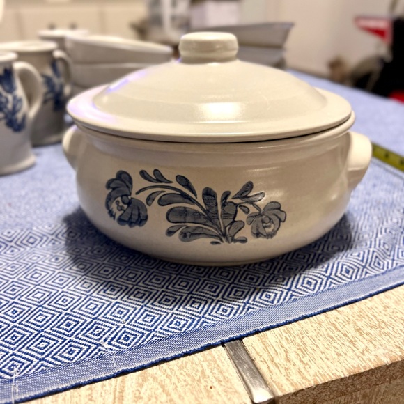 Pfaltzgraff Yorktowne Vintage Plates Bowls Casserole Dish Soup Tureen Stoneware - Picture 3 of 16